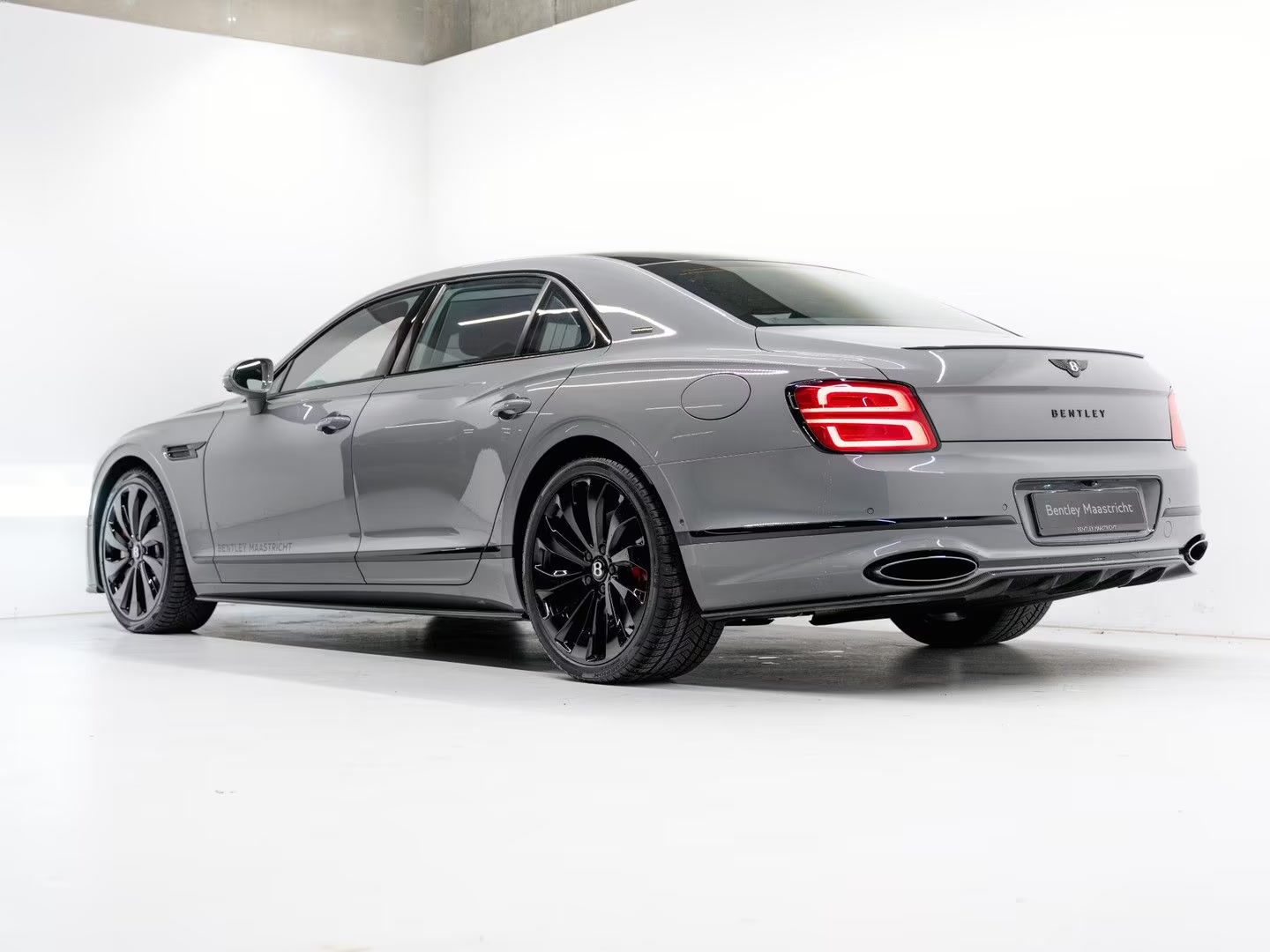 Bentley Flying Spur — traseira 3/4